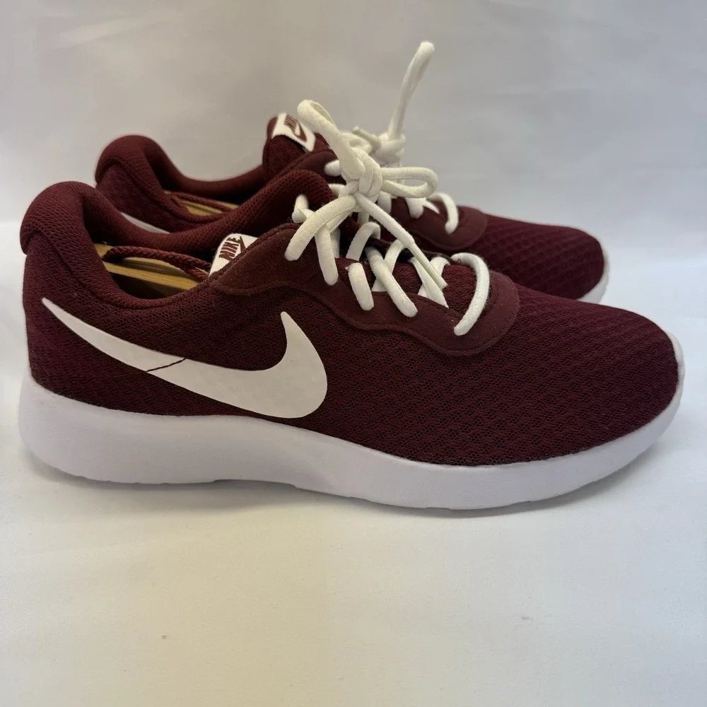 Nike Tanjun Team Burgandy White Womens Size 8.5 Walking Running Shoes Sneakers